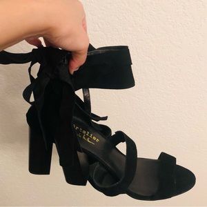 NICOLE MILLER ARTELIER BLACK SUEDE SANDALE SIZE 7 1/2 WORN ONCE